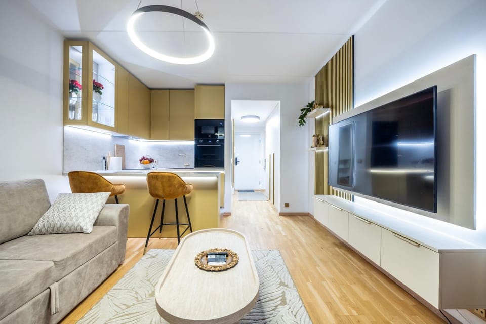 TV and multimedia, Kitchen or kitchenette, Photo of the whole room, Seating area, Dining area