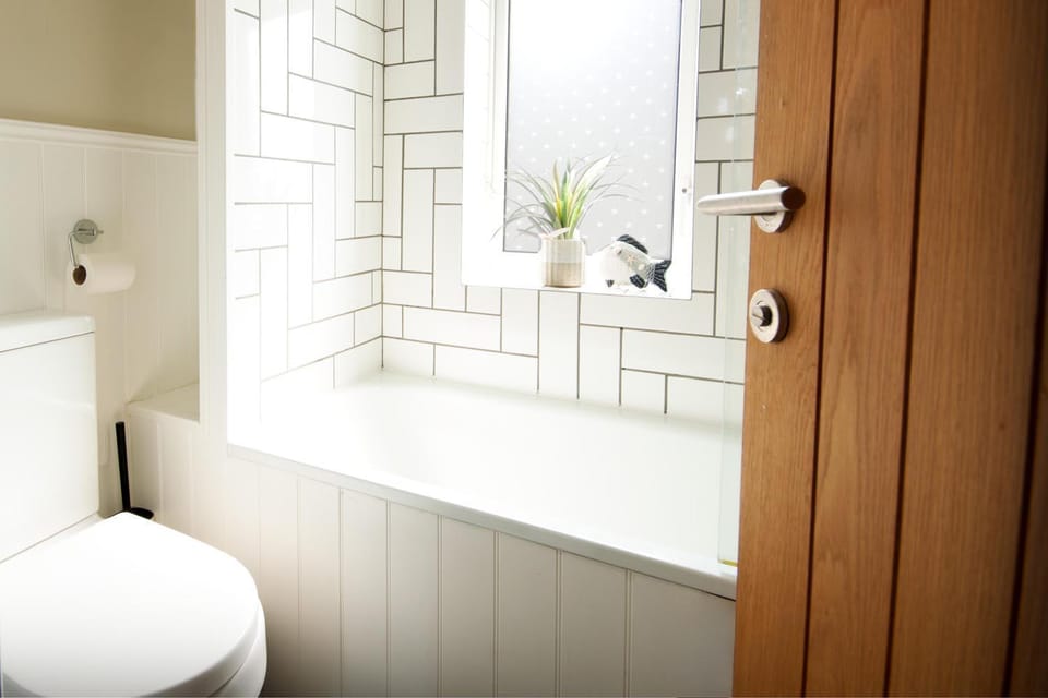 Shower, Toilet, Bathroom, Bath