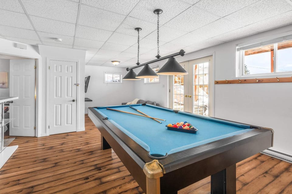 Spa Pool table Mountain view - Martine-54 Chalet in Baie-Saint-Paul