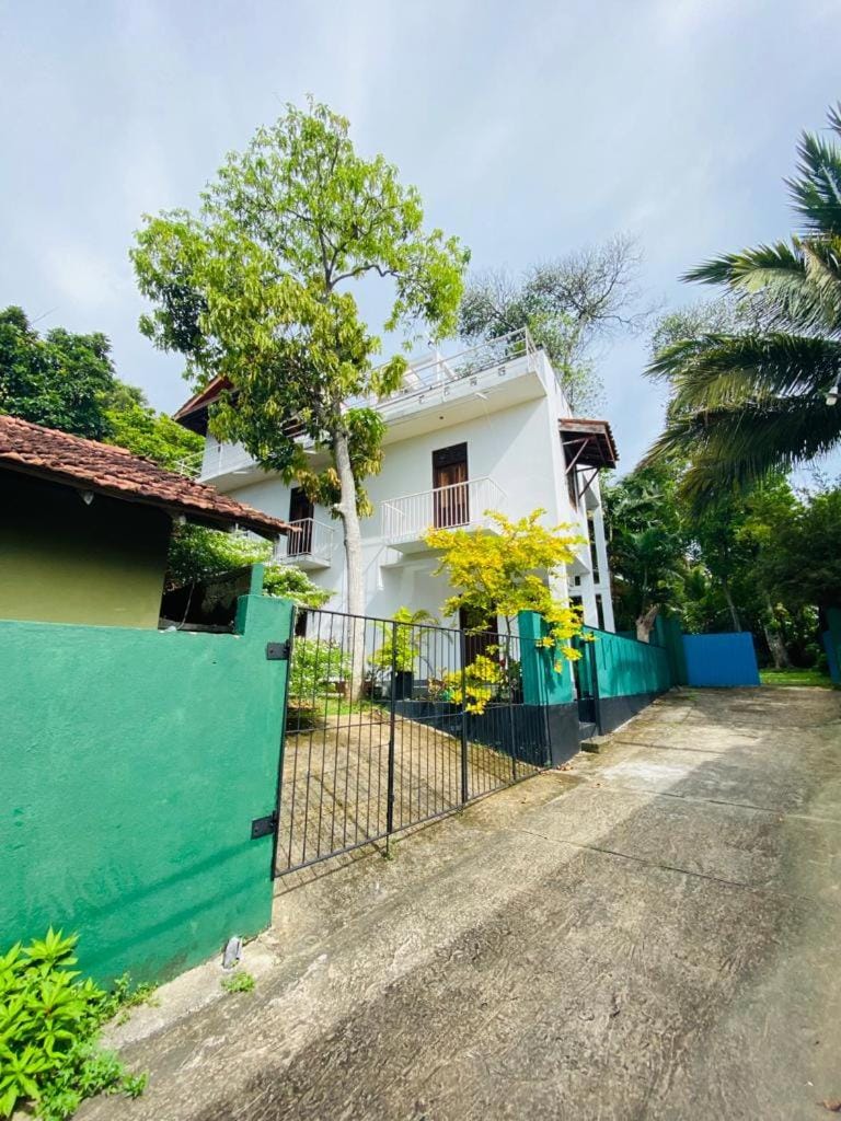 Villa Auro Villa in Hikkaduwa