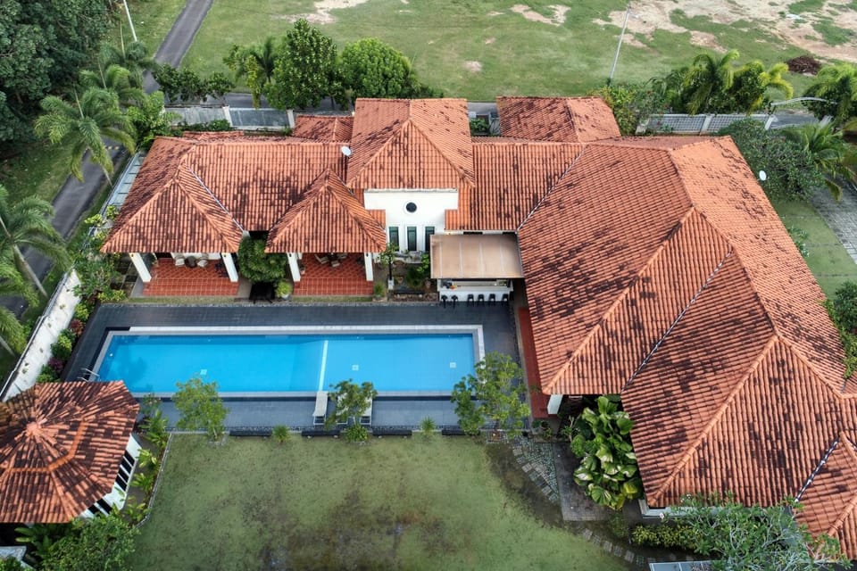 Property building, Bird's eye view, Swimming pool