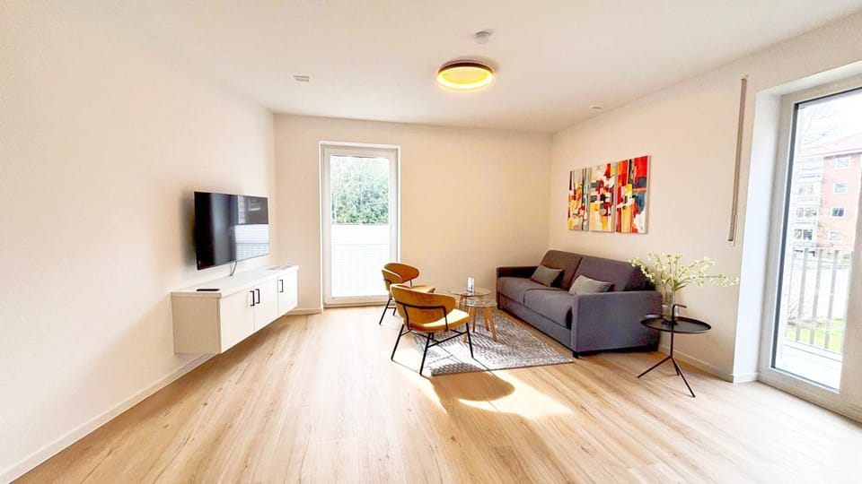 TV and multimedia, Living room, Seating area, Evening entertainment