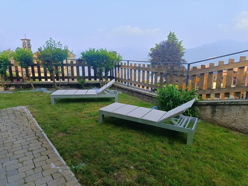 Garden, sunbed
