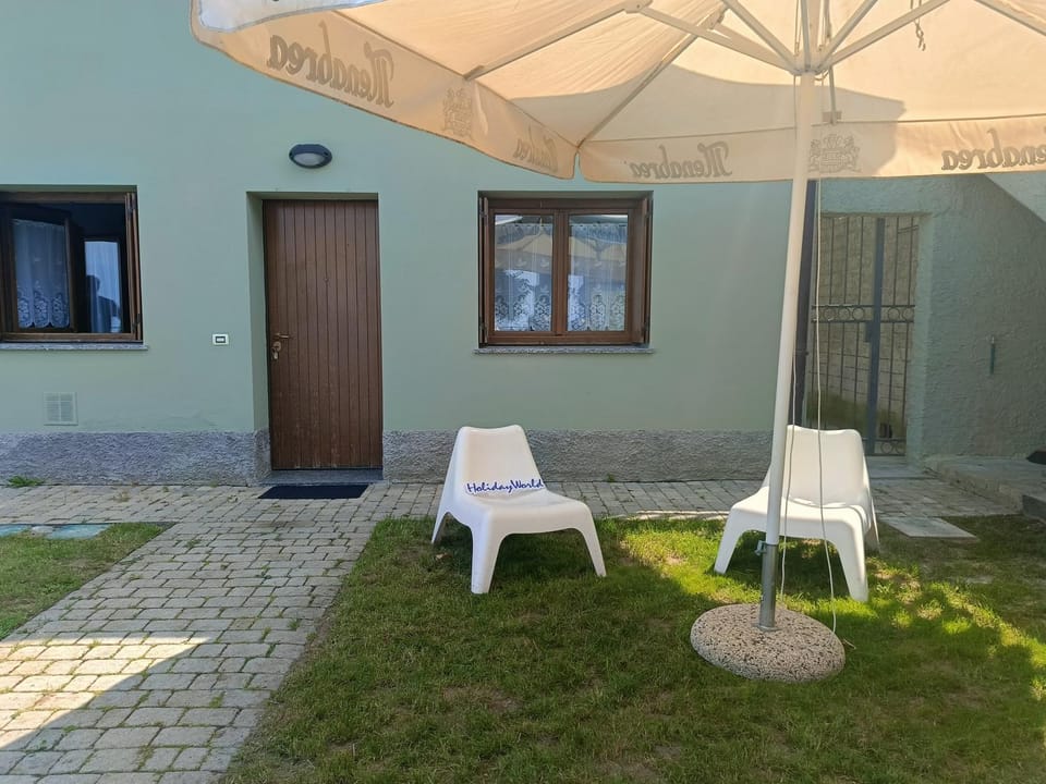 Facade/entrance, Garden