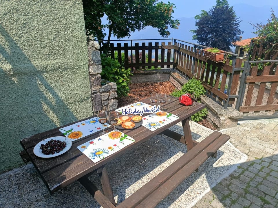 Garden, Dining area