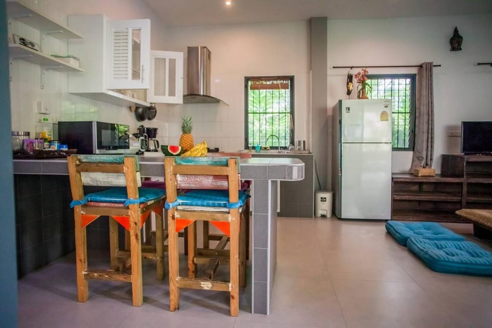 Dining area, kitchen
