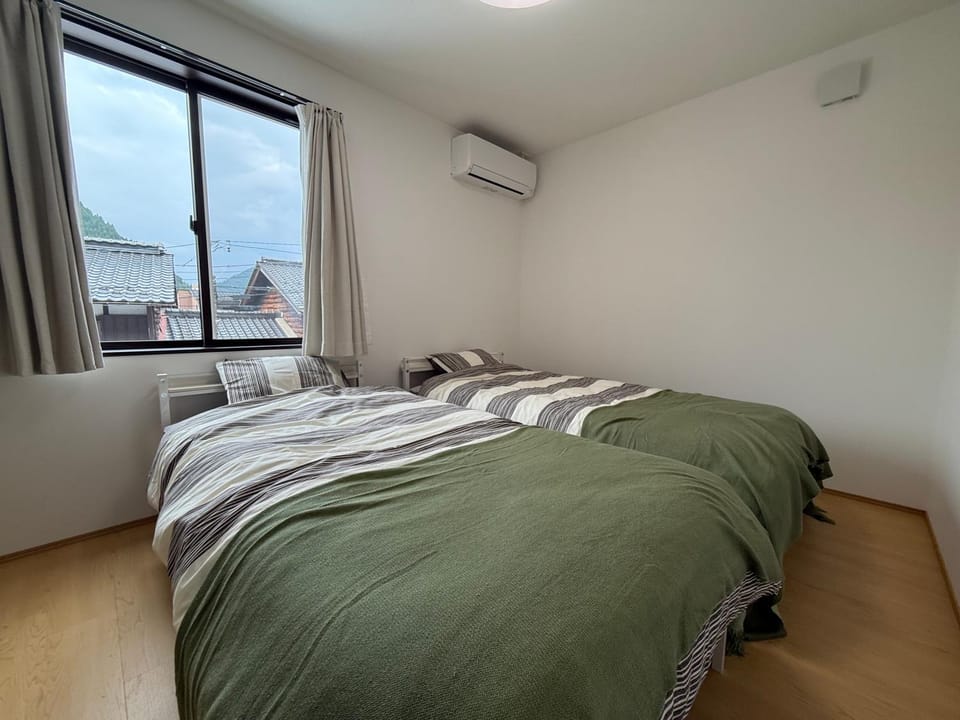 Bed, Bedroom, air conditioner
