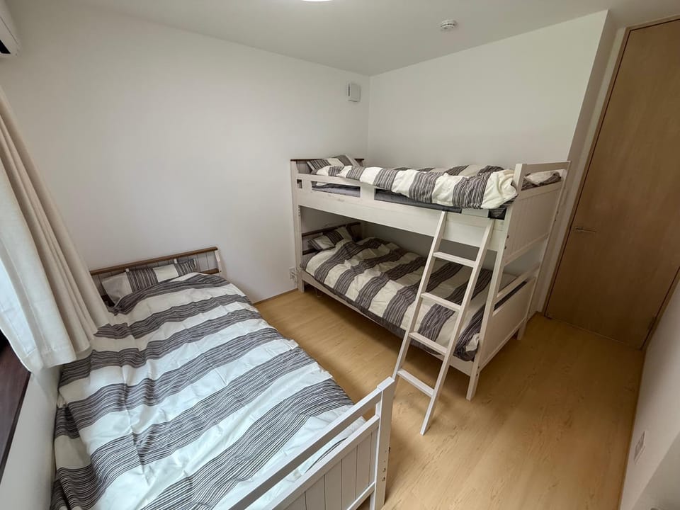 Bed, Bedroom, bunk bed