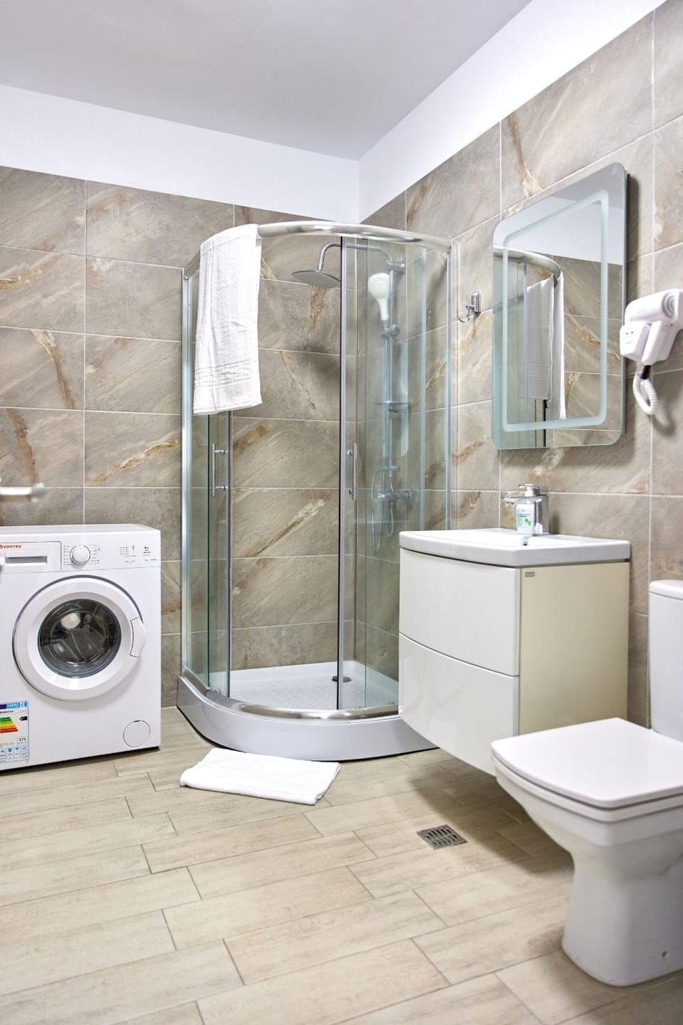 Shower, Toilet, Bathroom, towels, washing machine