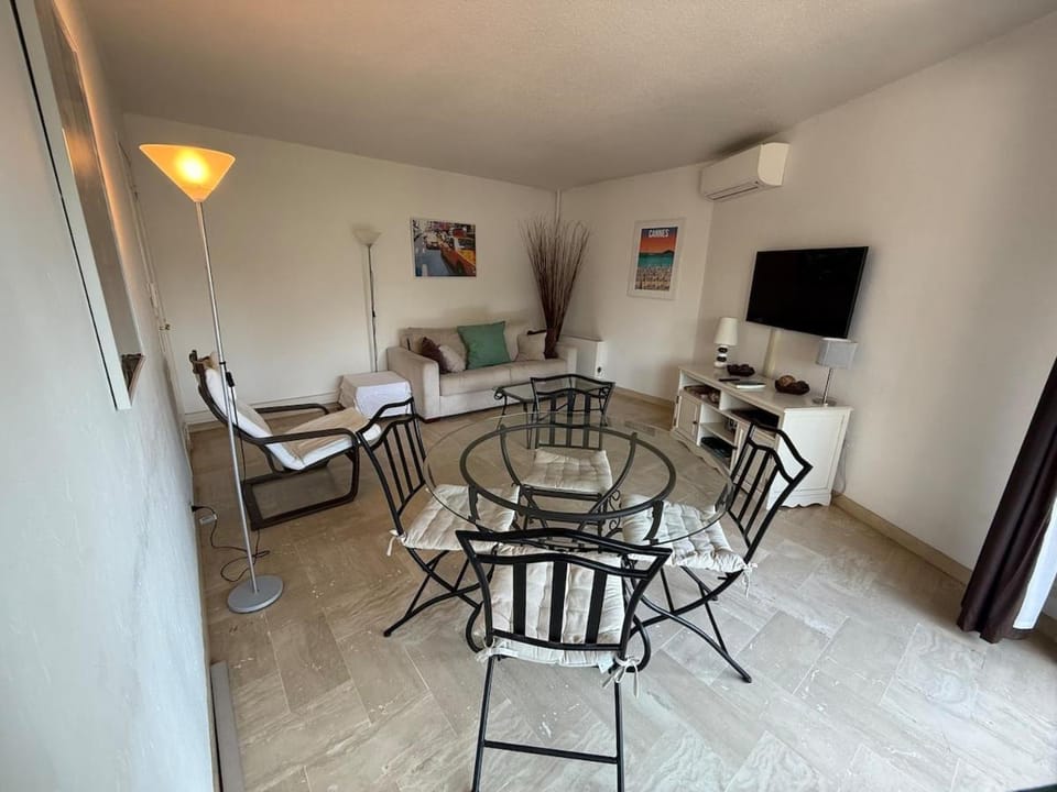 Beautiful F2 pool in Islette du Riou Apartment in Mandelieu-La Napoule