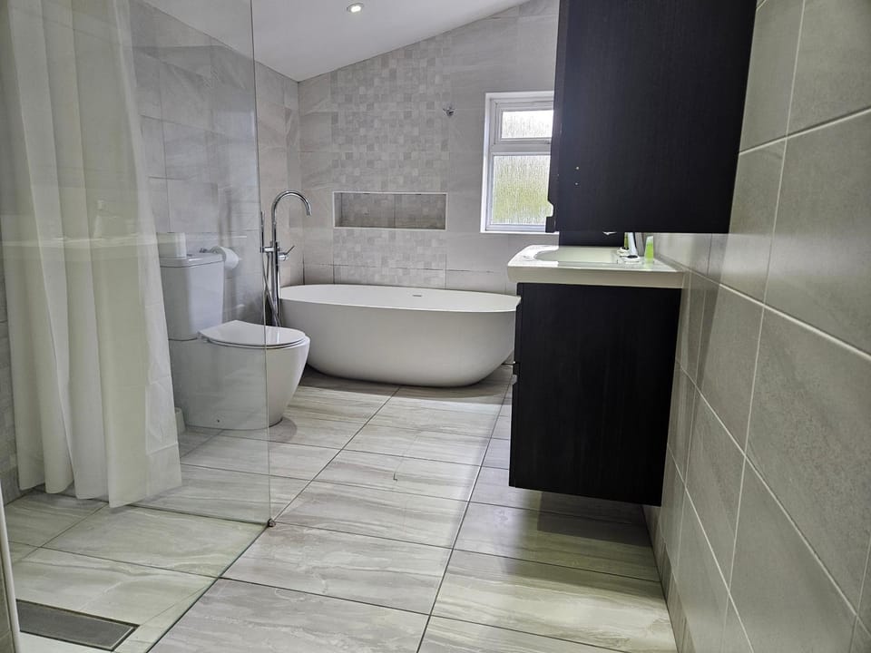 Bright 3BD House Near East Croydon Station House in Croydon