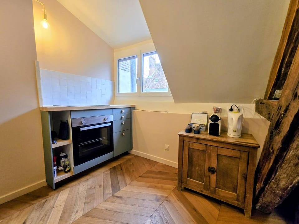 Kitchen or kitchenette