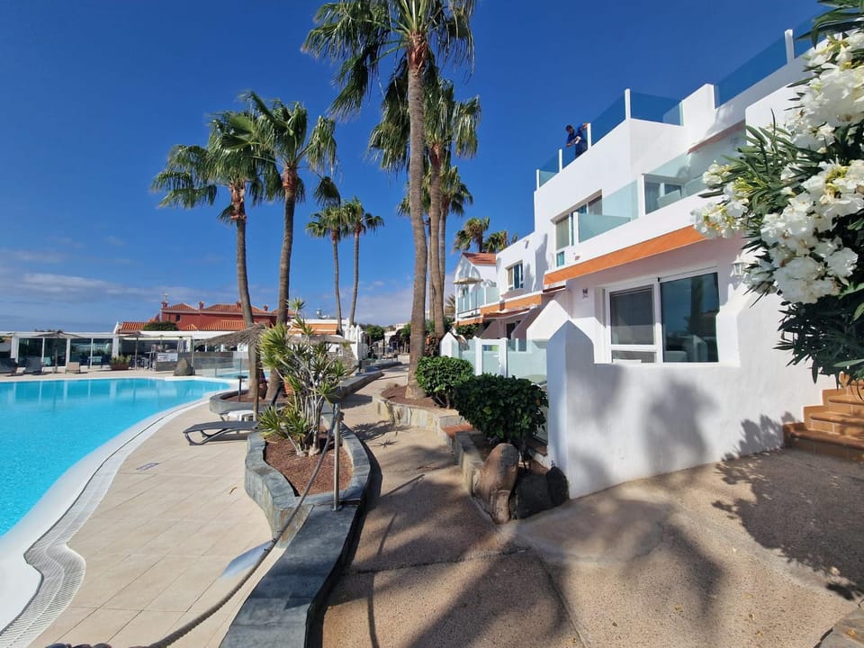 Property building, Pool view, Swimming pool, sunbed