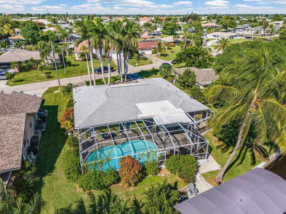 Property building, Day, Bird's eye view, Swimming pool, Swimming pool