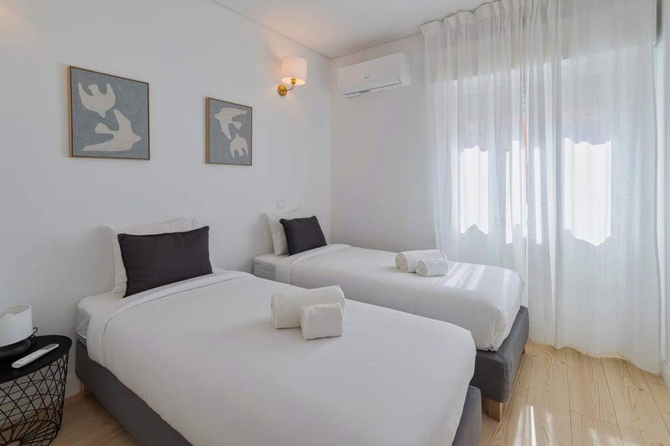 Bed, Photo of the whole room, Bedroom, towels, air conditioner