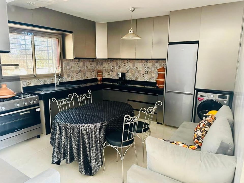 Belle maison avec piscine à 7 min de la plage en voiture Villa in Casablanca-Settat