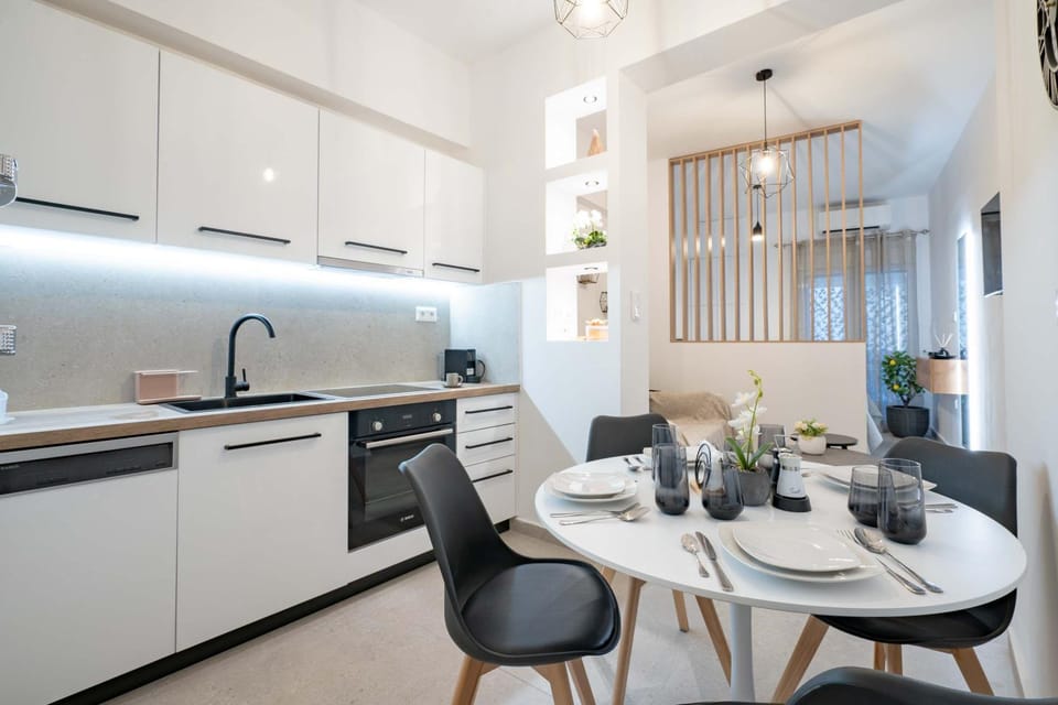 Piraeus Deluxe by the sea Apartment in Pireas