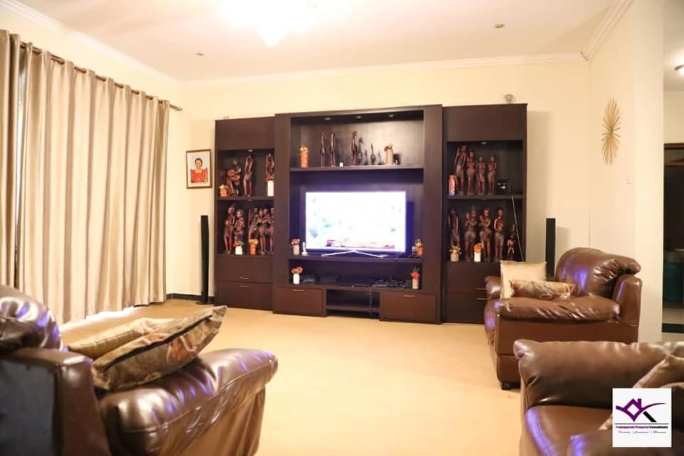 Communal lounge/ TV room, TV and multimedia, Living room, Seating area, Evening entertainment