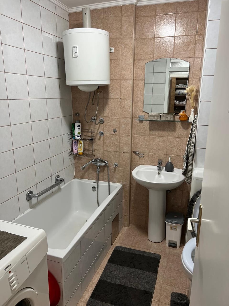 Shower, Toilet, Bathroom, towels