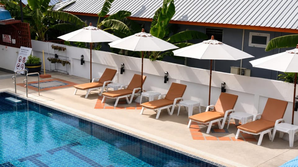 Pool view, Swimming pool, sunbed