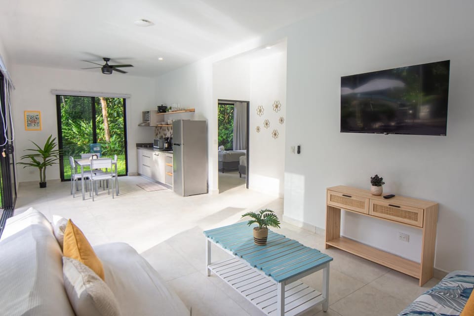 Property building, TV and multimedia, Living room, Dining area, kitchen, kitchen