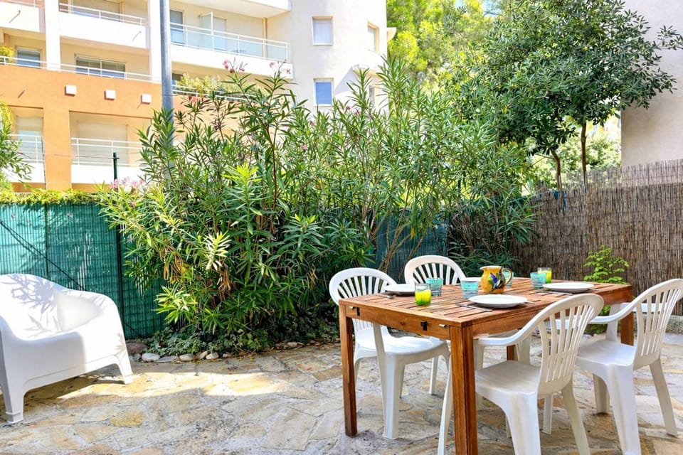 HYE011-316 Appartement 2 pièces avec parking privé - 4 personnes proche du port et de la mer Apartment in Hyères