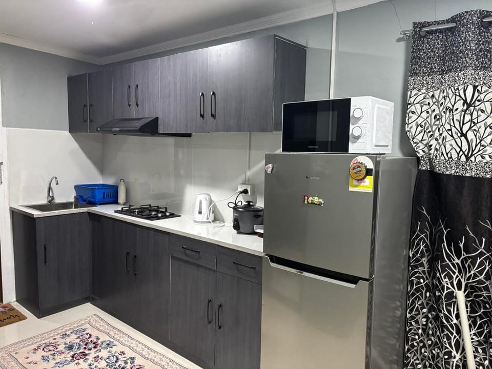 Coffee/tea facilities, Kitchen or kitchenette, stove, toaster