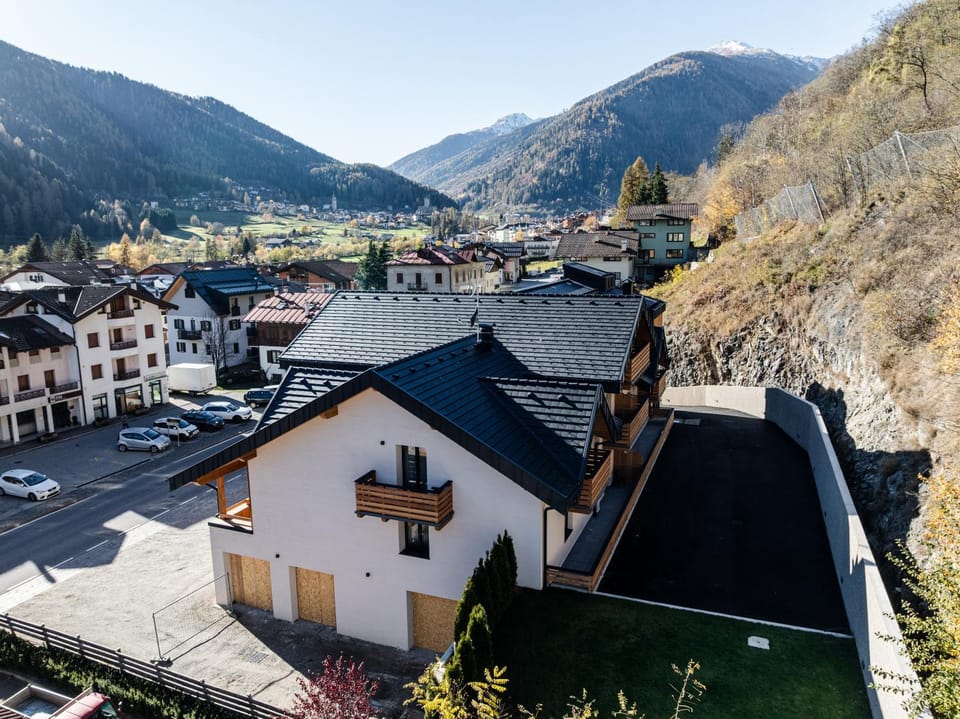 Neighbourhood, Bird's eye view, Street view