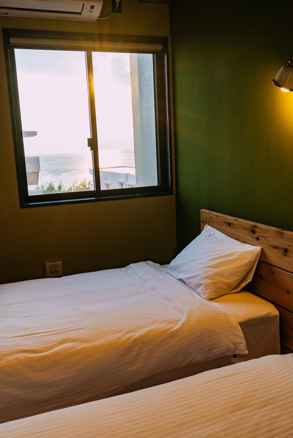 Bed, Natural landscape, Photo of the whole room, Bedroom