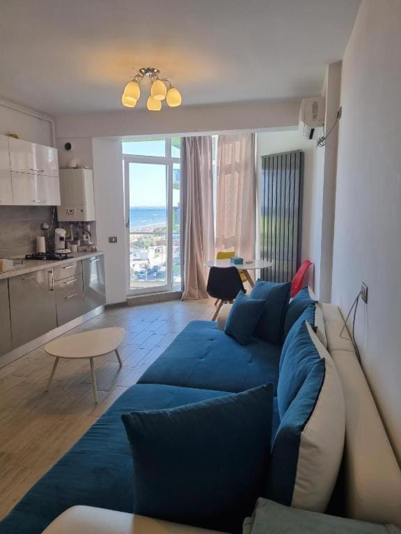 Kitchen or kitchenette, Living room, air conditioner