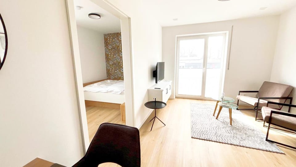 Communal lounge/ TV room, Bed, TV and multimedia, Living room, Photo of the whole room, Seating area, Dining area, Bedroom