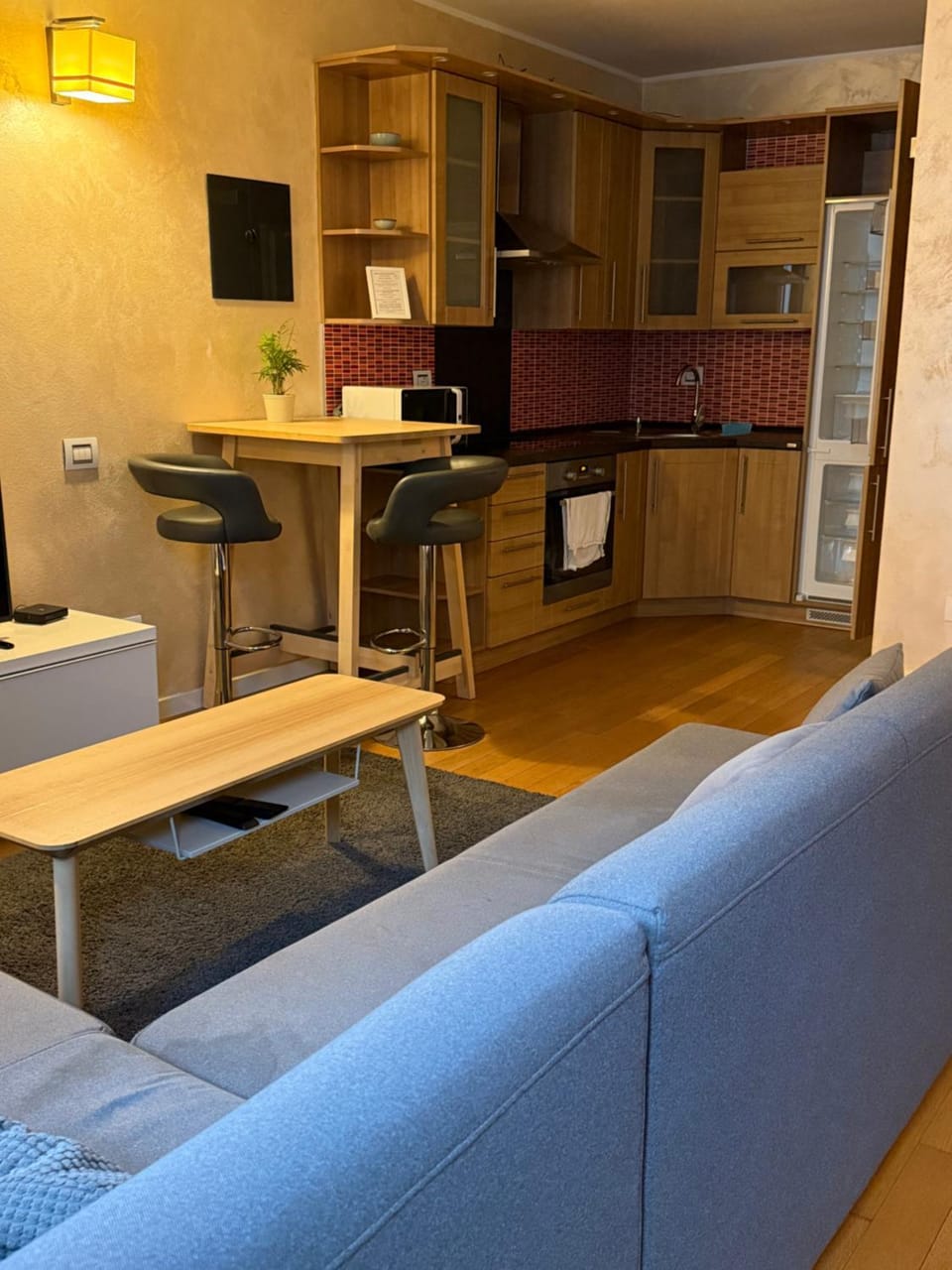 TV and multimedia, Kitchen or kitchenette, Living room, Seating area, Dining area, oven, stove