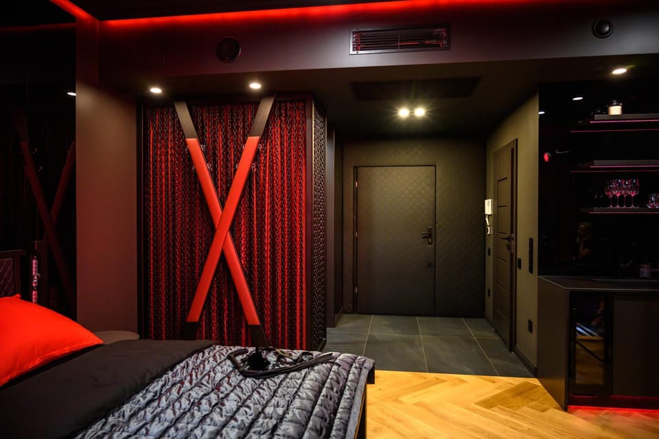 Bed, Living room, Photo of the whole room, Seating area, Bedroom