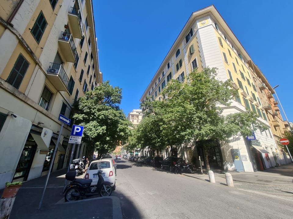 Property building, Neighbourhood