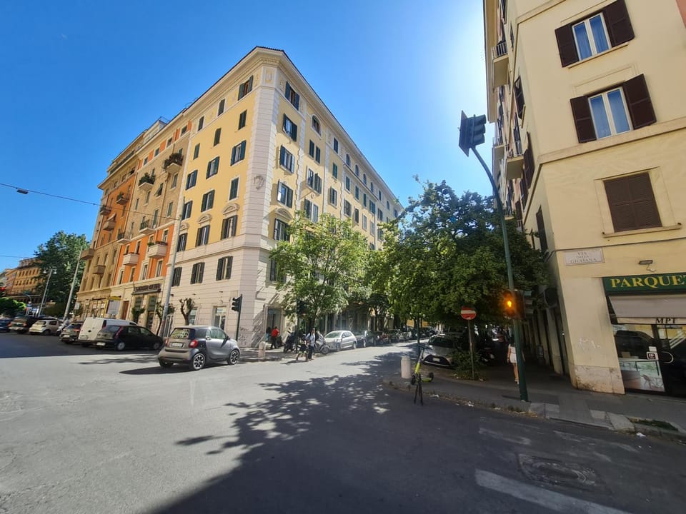 Property building, Neighbourhood