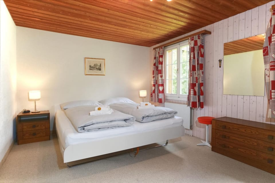 Bed, Photo of the whole room, Bedroom, towels