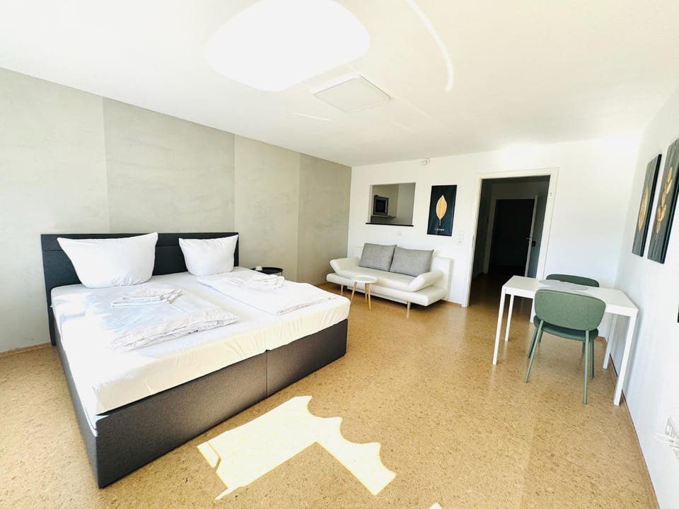 Bed, Living room, Photo of the whole room, Seating area, Bedroom, towels