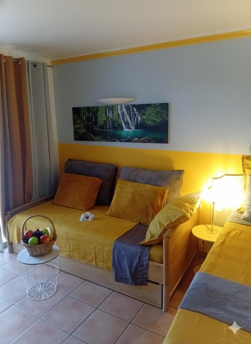 Bed, Living room, Bedroom