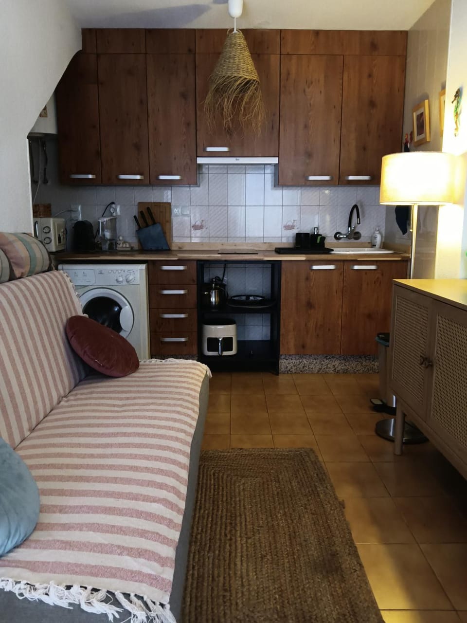 Kitchen or kitchenette, Living room, washing machine
