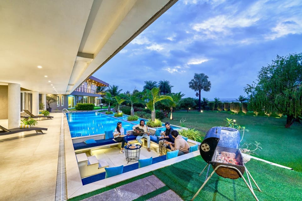 Garden, View (from property/room), Swimming pool, sunbed
