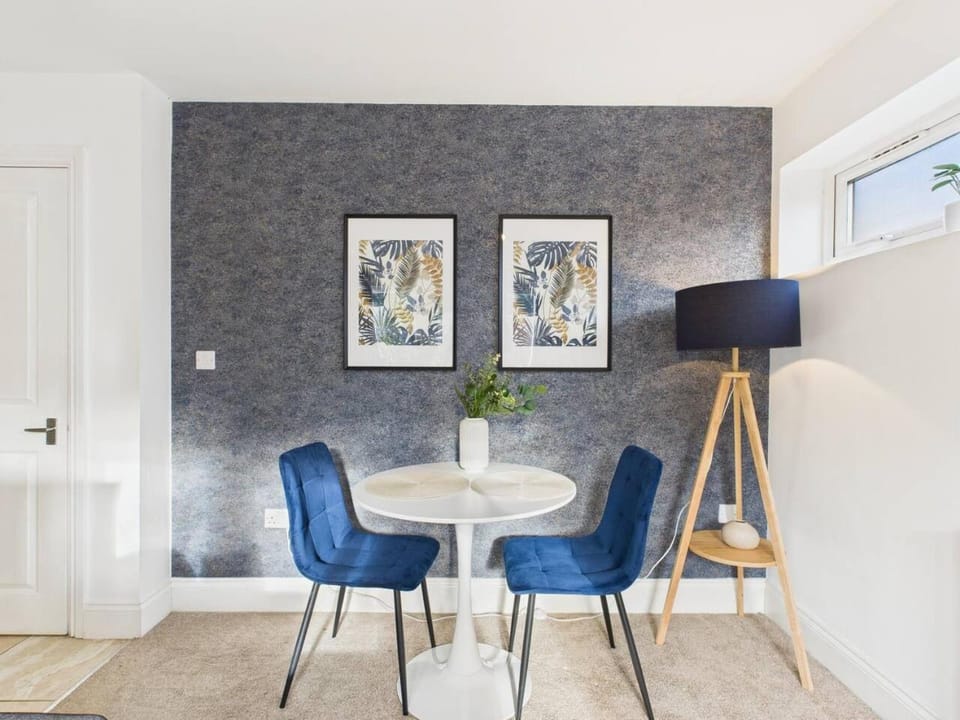 No1 Saxon Way by Signature Stays - Parking - Gym - Pool & Spa House in Wychavon District