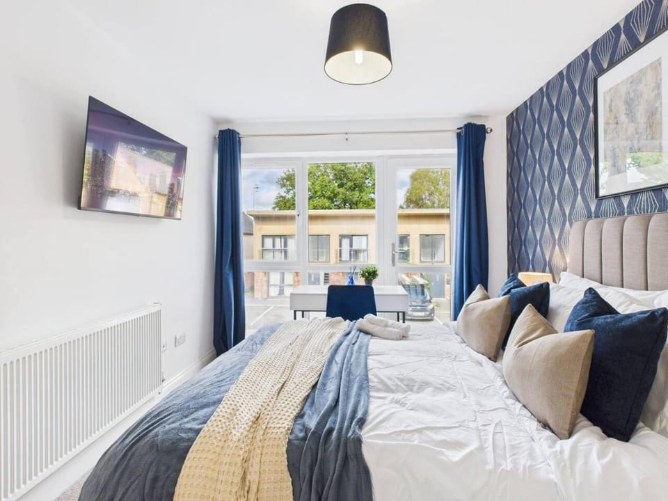 No1 Saxon Way by Signature Stays - Parking - Gym - Pool & Spa House in Wychavon District