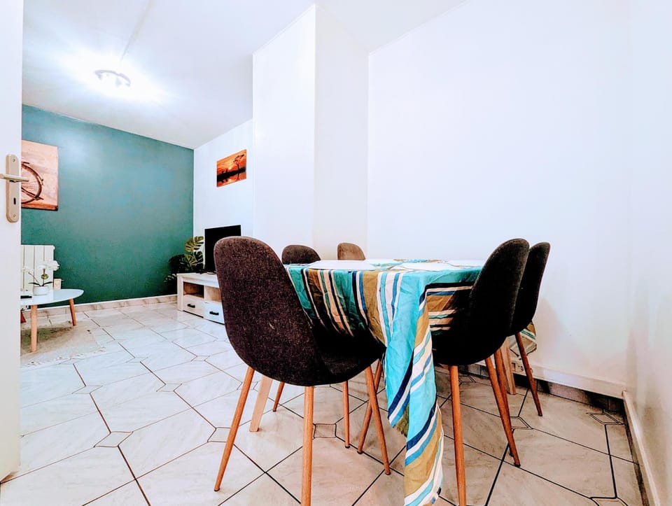 Living room, Seating area, Dining area