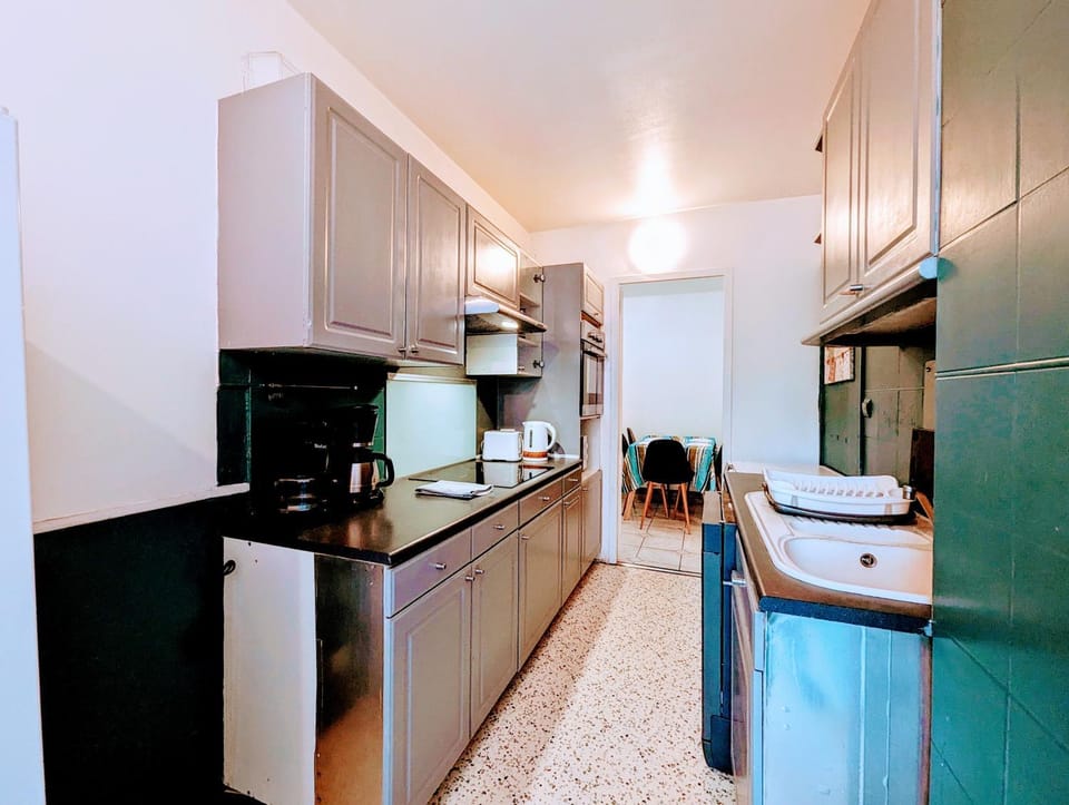 Kitchen or kitchenette, Dining area, stove, toaster