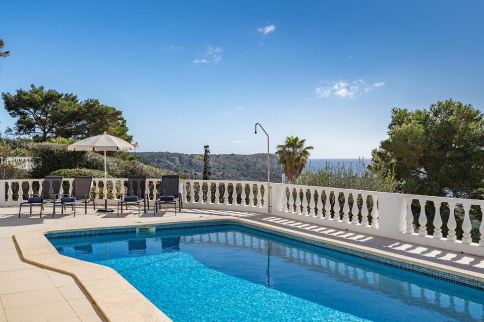 Swimming pool, sunbed