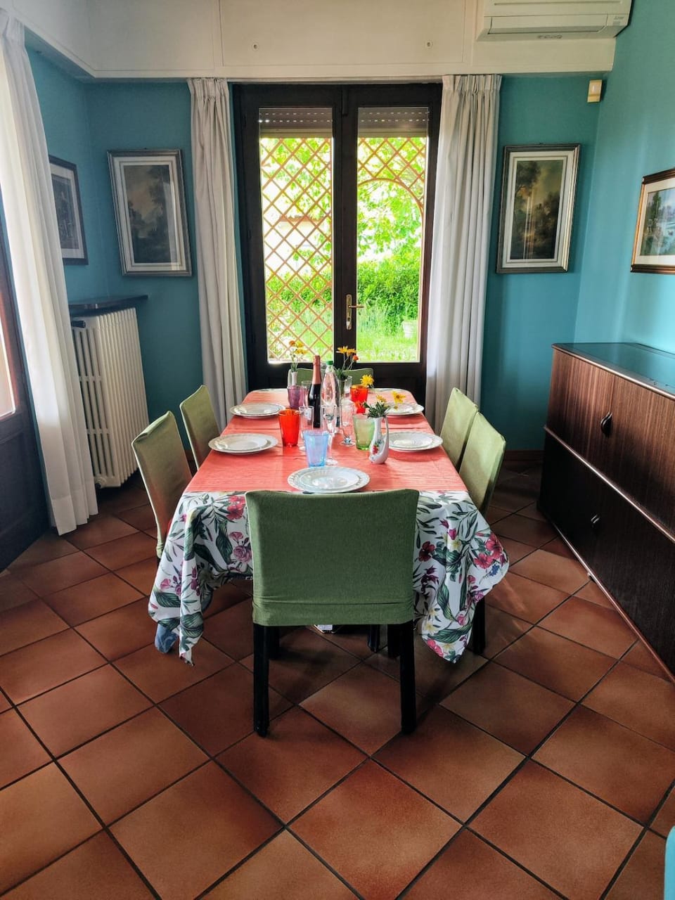 Living room, Dining area