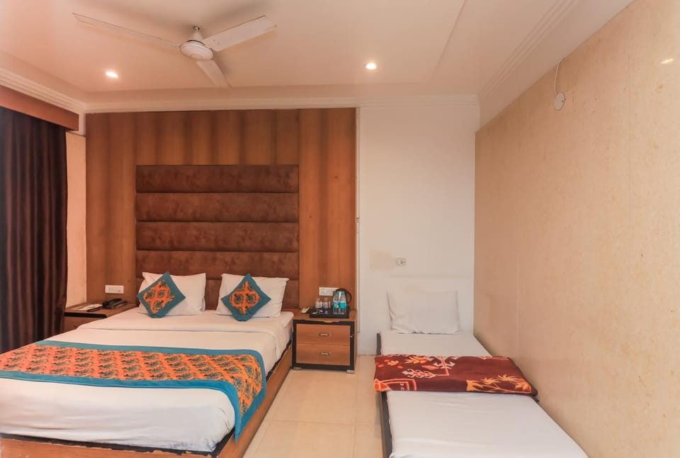 Bed, Living room, Photo of the whole room, Bedroom