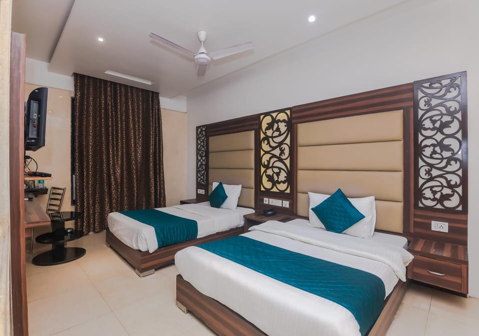 Bed, TV and multimedia, Bedroom, air conditioner