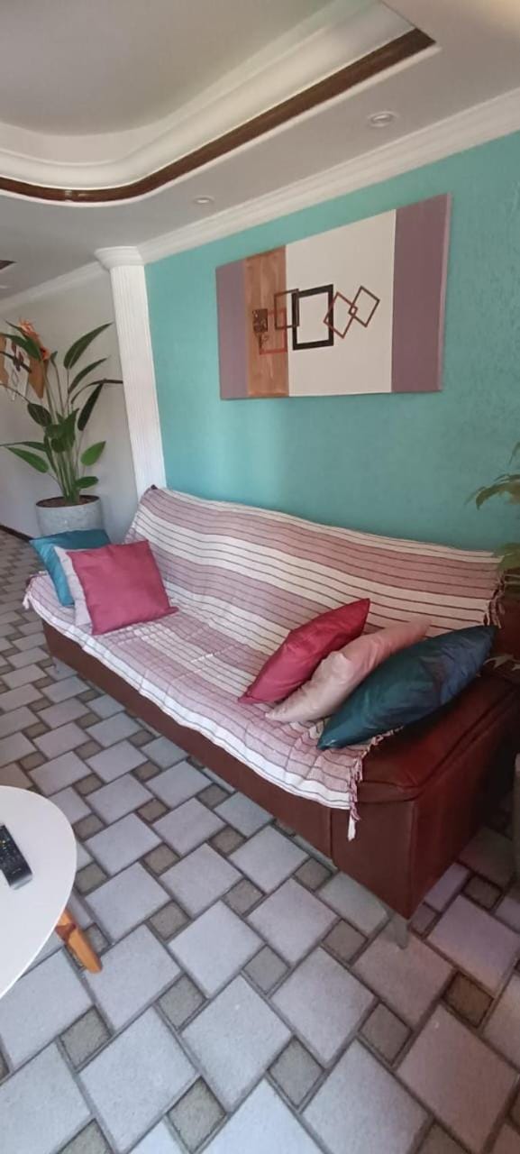 Quartos em Maceio à 100m da praia de Jatiuca, 3 banheiros, 3 quartos um em suite com 1 cama casal, 2 quartos com 2 camas solteiros cada quarto, Vacation rental in Maceió