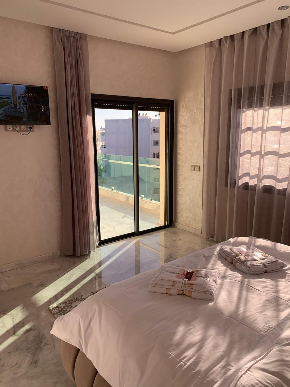 Bed, Photo of the whole room, Bedroom, towels